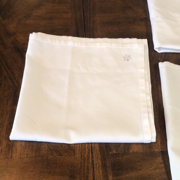 Set of cloth napkins with snowflake in the corner in good used condition - Picture 2 of 2